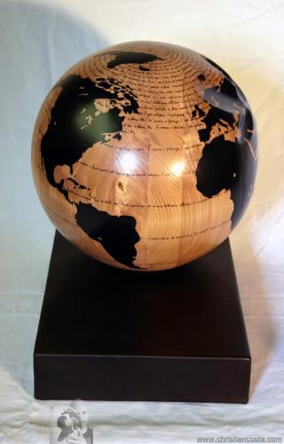 WW - Montale - titolo -  (sfera palissandro - noce) F2 - 2012 - Legno e smalto - Diam. 31 cm