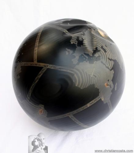 WW - cogito ergo sum -  (sfera) (F2) - 2013 - Legno e smalto - Diam. 31 cm
